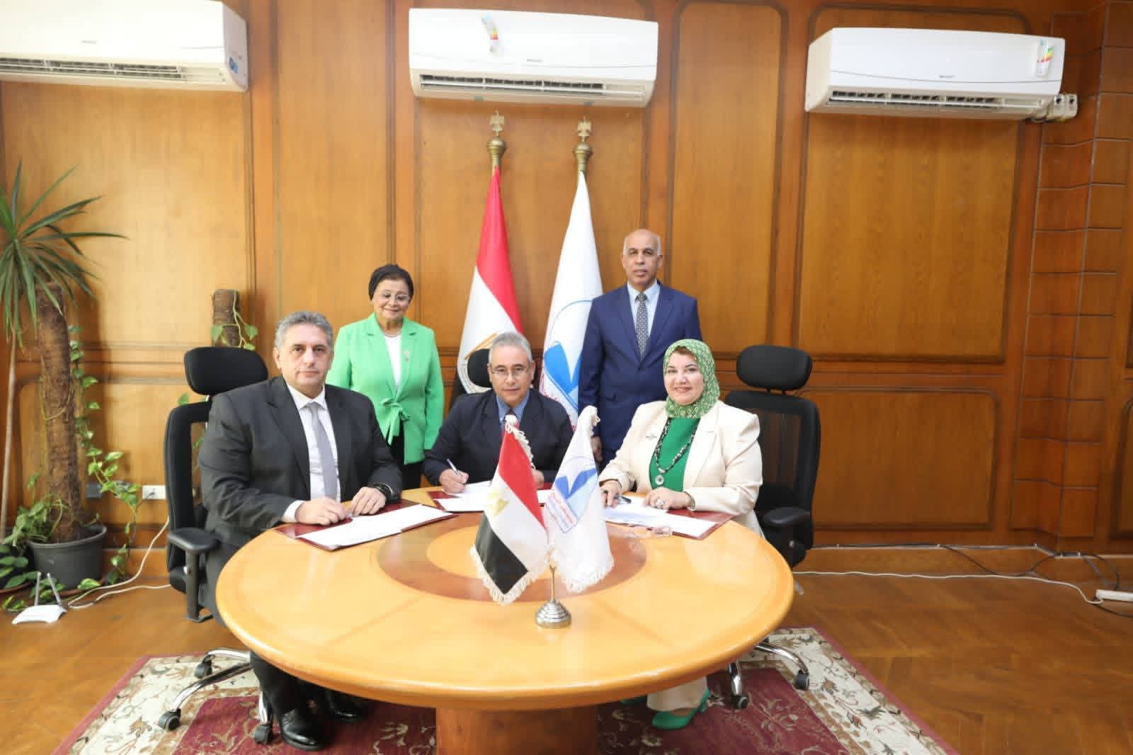 نائب وزير الصحة تشهد توقيع بروتوكول تعاون بين المجلس القومي للسكان وجامعة كفر الشيخ ومديرية الشئون الصحية بالمحافظة.